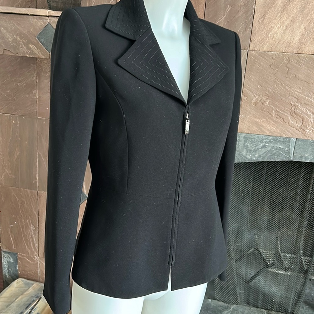Tahari Arthur Lavine women’s black zip up blazer 4p petite - Picture 2 of 4